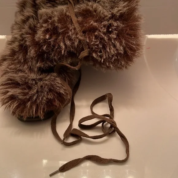 No Boundries Shaggy Winter Tie Brown Furry Boots - Picture 5 of 5